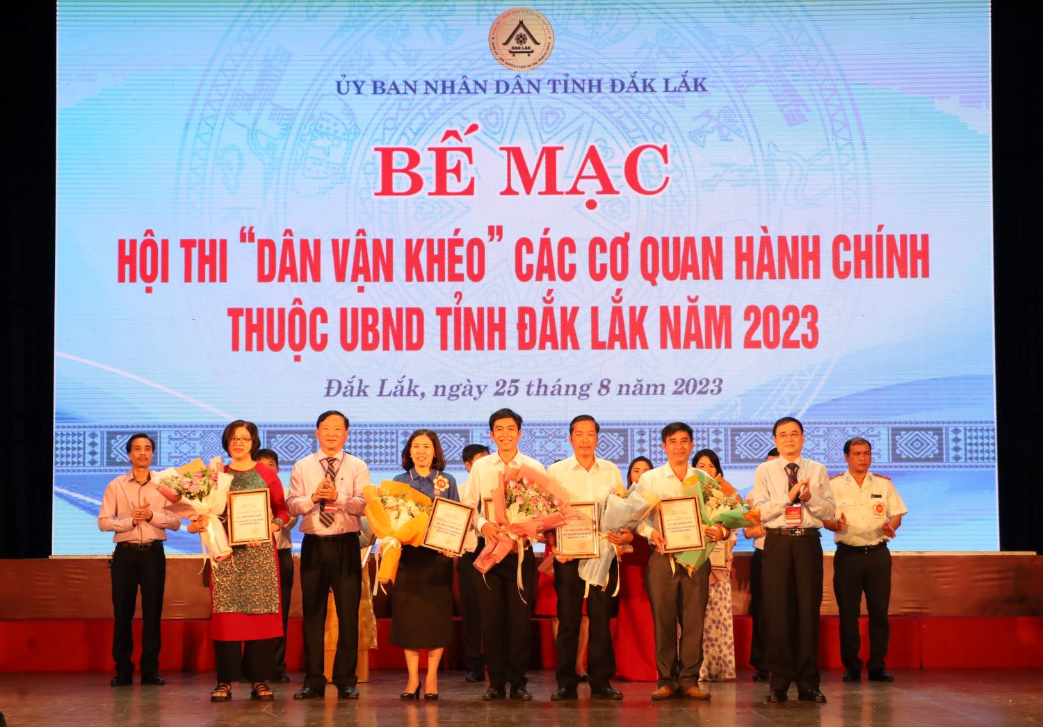 Đội thi Văn phòng UBND tỉnh đạt giải Khuyến khích tại Hội thi “Dân vận khéo”